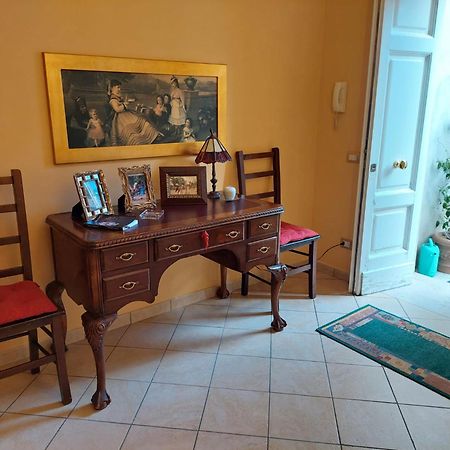 Casa Di Corte In Centro Storico Caserta Esterno foto